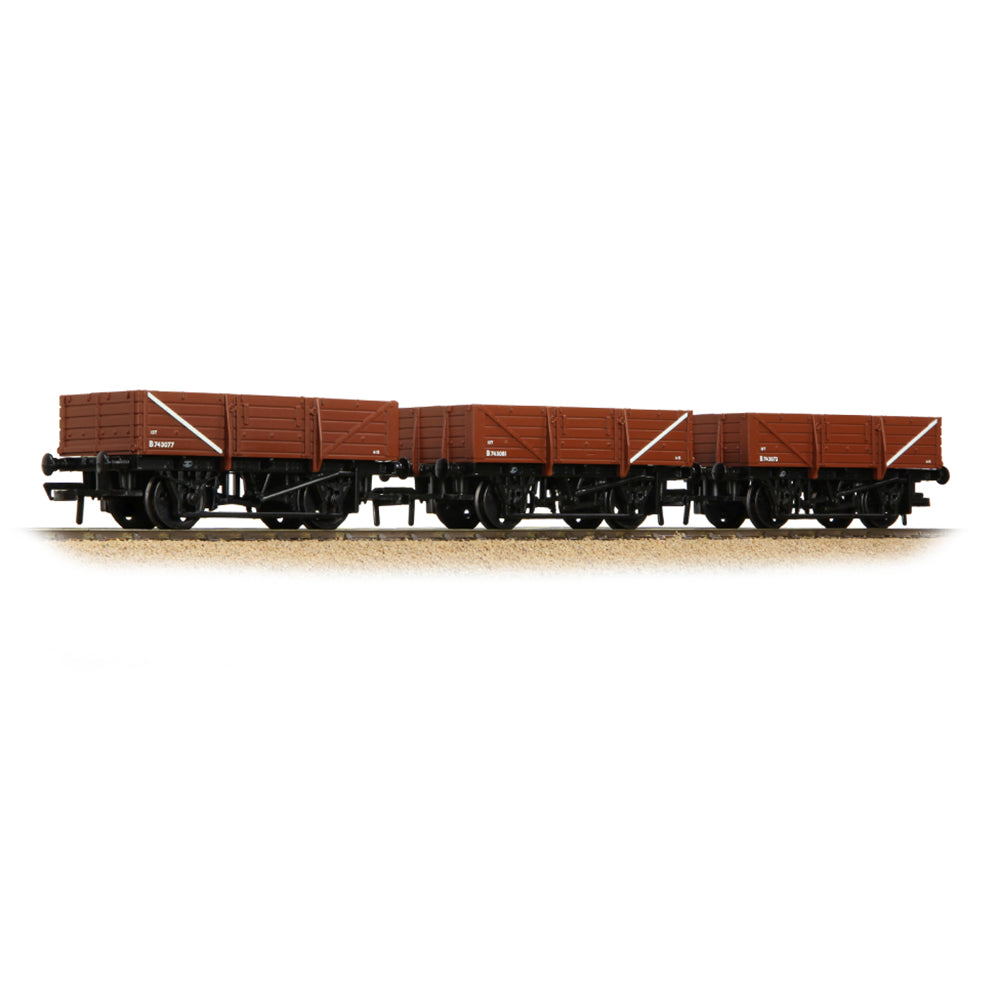 Bachmann 33-091A - 5 Plank China Clay 3-Wagon Pack BR Bauxite (Early) with Tarp. Covers