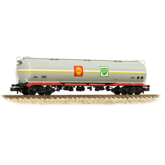 Graham Farish 373-564 - 100T TEA Class A Bogie Tank Wagon 'Shell/BP' Grey