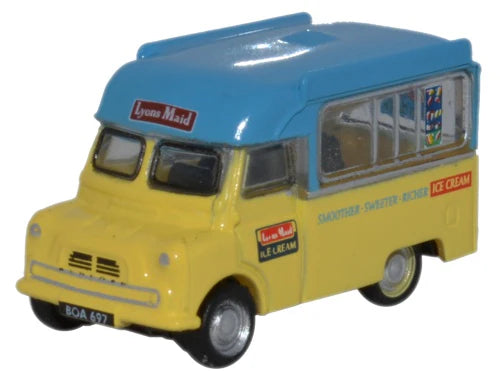 Oxford Diecast NCA003 - Bedford CA Ice Cream Lyons Maid