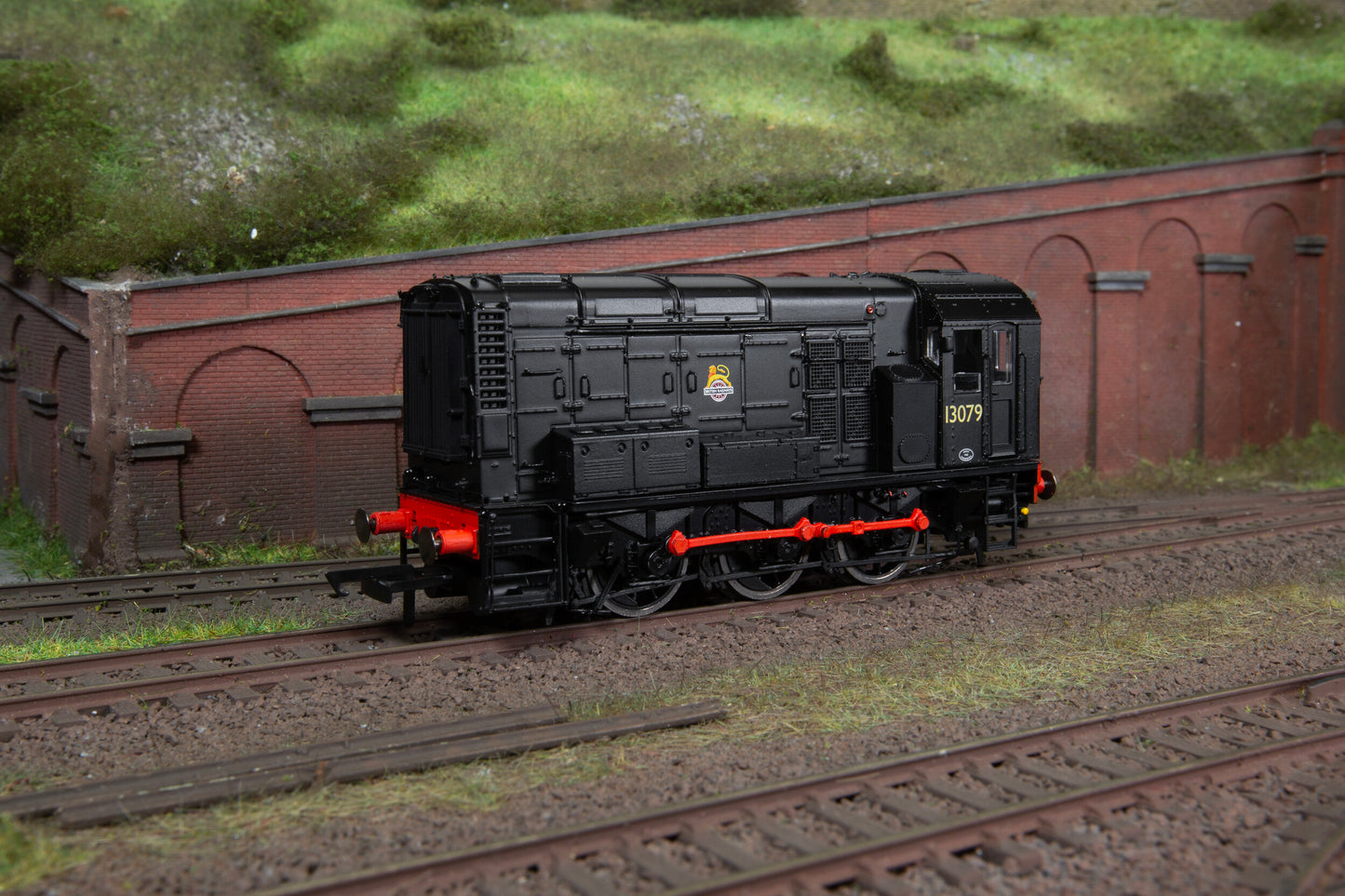 Hornby R30121 - NRM BR Class 08 0-6-0 No.13079