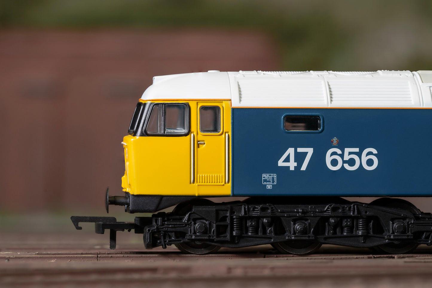 Hornby R30179 - RailRoad Plus - Enhanced Livery BR Class 47 No.47656