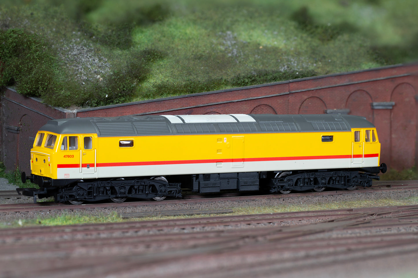 Hornby R30186 - BR Infrastructure Class 47 No. 47803