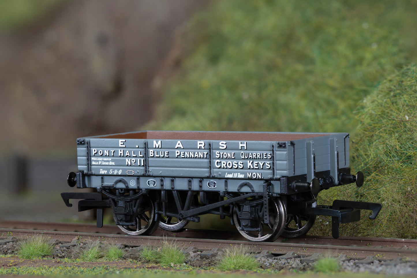 Hornby R60189 - 3 Plank Wagon 'E.Marsh' 11