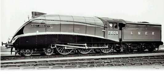 Hornby R30136 - LNER, Class B17/5 4-6-0, 2859 'East Anglian'