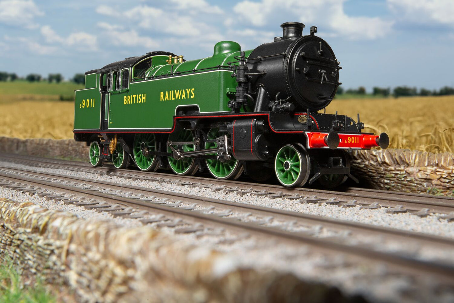 Hornby R30360 - British Railways Thompson Class L1 2-6-4T No.E9011