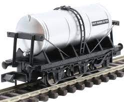 Dapol 2F-031-016 - 6 Wheel Milk Tanker United Creameries (Silver)