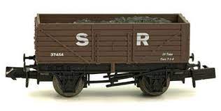 Dapol 2F-071-007 - SR No 37459 7 Plank Wagon