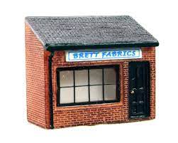 Hornby Lyddle End N8693 - Courtyard Building Brett Fabrics