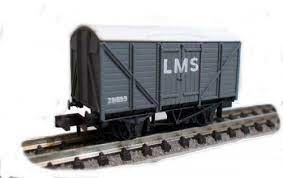 Peco NR-43M - LMS Box Van Wagon