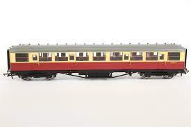 Hornby R4180A - BR 61ft 6in Corridor 3rd Class Coach 'E12279E'