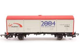 Hornby R6260 - Virgin Trains 45 Ton VDA Closed Van 1804-2004 Rail Bicentenary