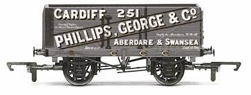 Hornby R6813 - Phillips, George & Co 7 Plank Wagon No. 251