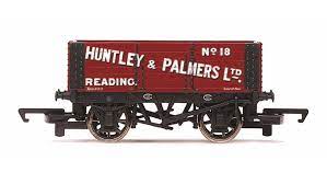 Hornby R6814 - Huntley & Palmers Ltd 6 Plank Wagon 'No 18'