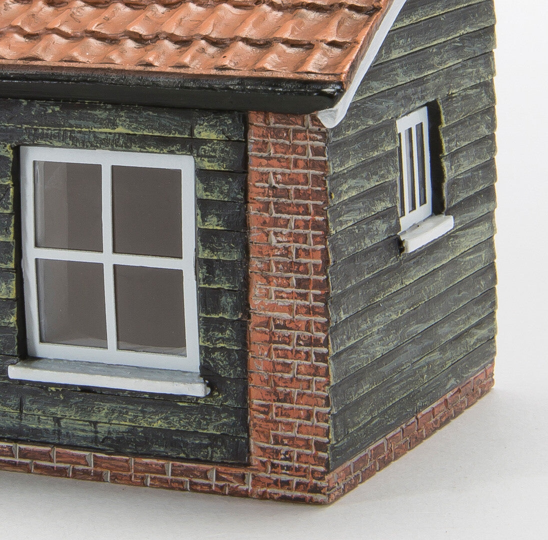 Hornby R9811 - Shiplap Lean To